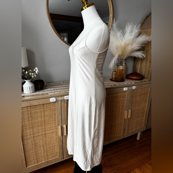 Bali Studio | Vintage Cream Slip Dress - Picture 4 of 7